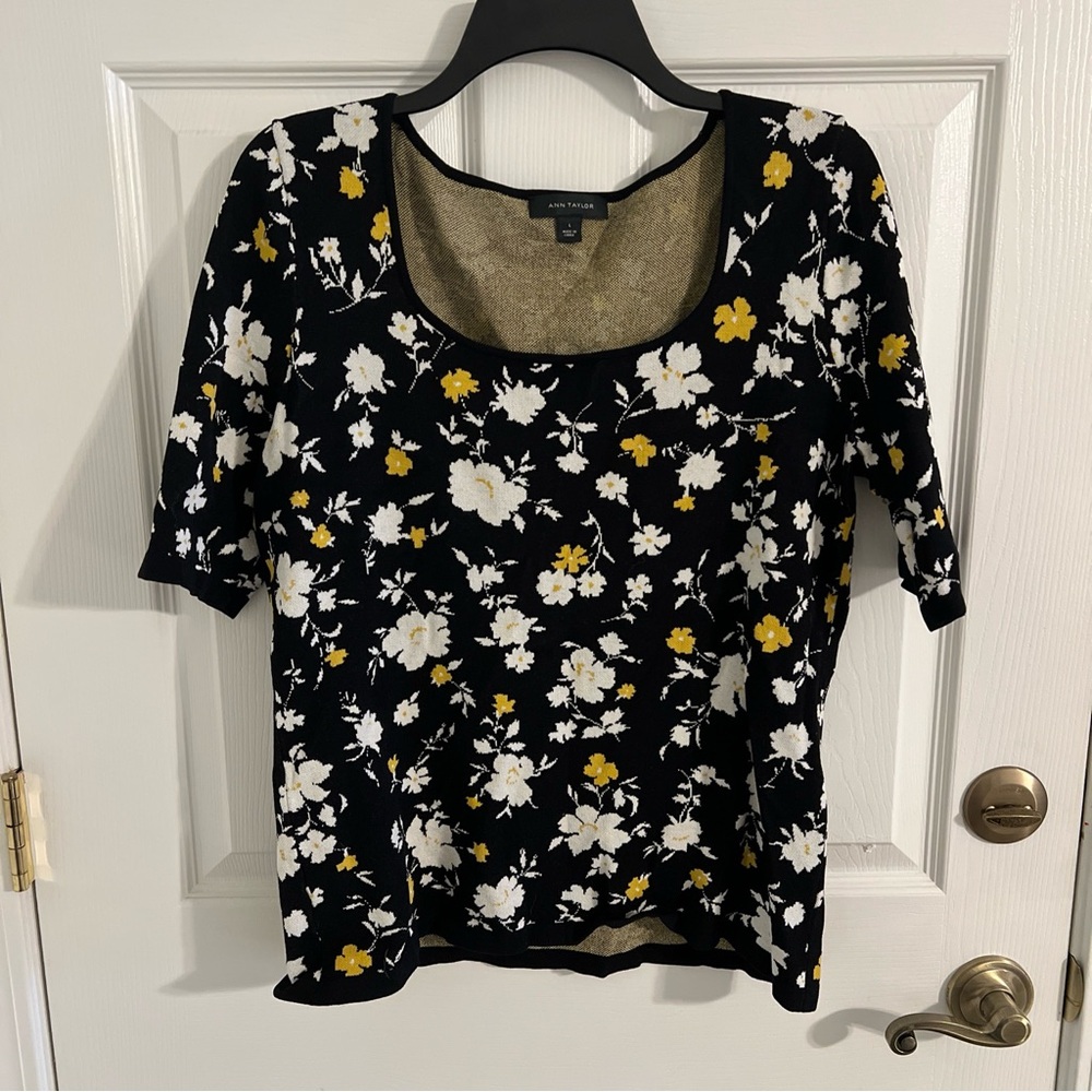 Ann Taylor sweater sz large short sleeve black floral viscose nylon